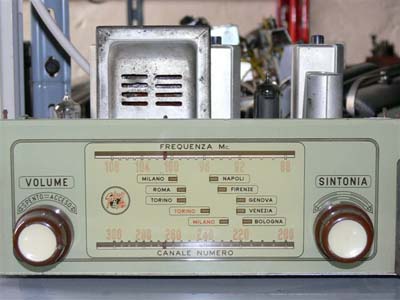 Sintonizzatore G 532 FM (1955).
Gamma: 88-108 MHz.
Valvole: 6CB6, 6U8, 6BA6, 6AU6, 6AL5.

