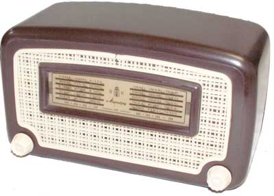 Magnadyne Radio S 11 (1950-55)
Ricevitore a valvole.
Vaqlvole: UCH42, UF41, UBC41, UL41, UY41.
Gamma: O.M.
Alimentazione 110-220 volt.
