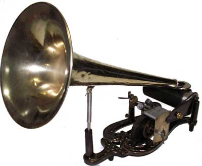 Punk mod. LYRA (1900-10) (D)
Fonografo a rulli.
Tromba in ottone.
