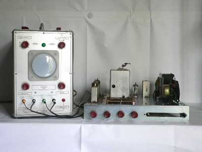 Corso anno 1973
Montaggio sperimentale di un televisore a valvole e transistor, con visione su oscilloscopio da 3".
