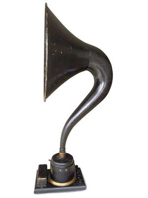 Altoparlante Magnavox R3-D (1924) USA 
L'elegante e calibrato profilo dell'altoparlante.
Dimensioni: (LXAXP) 14x28,5x12,2 cm.
