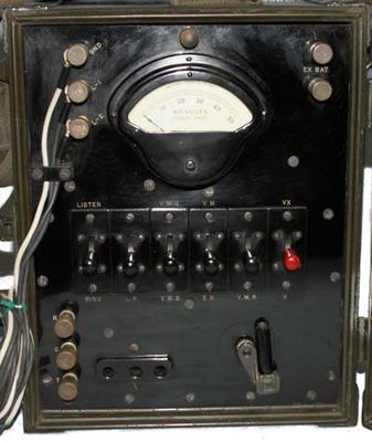 Connecticut Telephon & Electric Corp. (USA); Mod.: EE. 65-G; (1943/44)
Tipo: Strumento prova circuiti telefonici
Gamme: ---
Valvole: ---
Alimentazione: dalla linea telefonica
Mobile: in legno verde oliva
Dim.: 230 x 190 h 285 mm.

