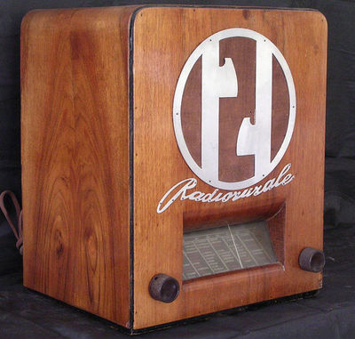Radio Rurale (1934)
La prima radio popolare italiana, progettata per "acculturare" le folle soprattutto rurali.
