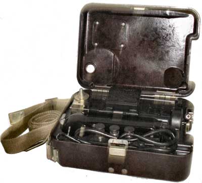 Società (n.c.) (URSS); Mod.T-57; (1951)
Tipo: Telefono militare da campo
Gamme: ---
Valvole: ---
Alimentazione: c.c. 9 v (2x 4,5V)
Mobile: In bakelite marrone


