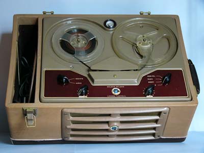 Registratore G 250-N HF (1955).
Supporto di registrazione a nastro.
Velocità 19 cm/sec.
Risposta in frequenza 65-9000 Hz +/- 3 db, 40-12000 Hz +/- 6 db.
Valvole: 2x12AX7,12AU7, 6C4, 3x6V6, 6E5GT, 6X5GT
