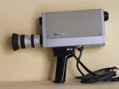 JVC Telecamera GS 4500
Adatta per il registratore PV 4500.
Obiettivo JVC-TV. Zoom da 15 a 60 mm.
Alimentazione derivata dal registratore.
