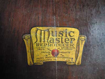 Altoparlante Music Master mod. V1 (1924-25) USA
Logo della casa produttrice.
