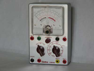 Cprso anno 1966
Tester 10.000 Ohm/Volt per misure di tensioni e correnti ac/dc e di resistenze.
