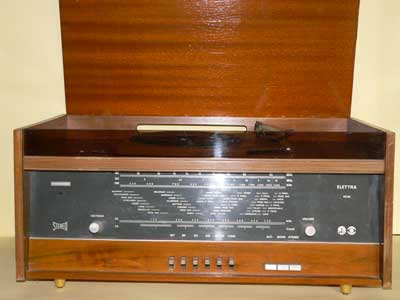 Corso anno 1966
Ricevitore supereterodina stereo mod. 865 con giradischi a tre velocità.
