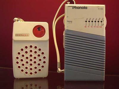 Phonola. A destra il modello TR 2100.
