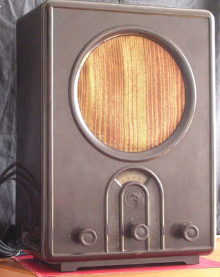 VE301W (1933)
Radio popolare tedesca capostipite della serie imposta dal regime.
