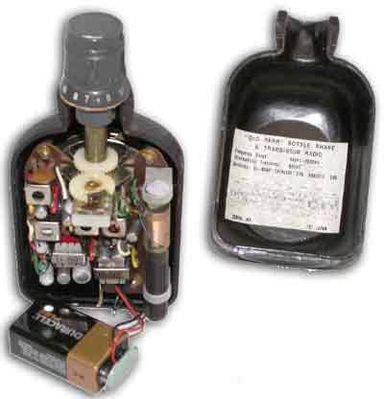 Radio transistor "Old Parr" (bottle shape)
Sei transistor: 2SA101C, 2SA101J, 2SA101A, 2SB171A, 2x2SB172
Alimentazione a pila 9 volt
