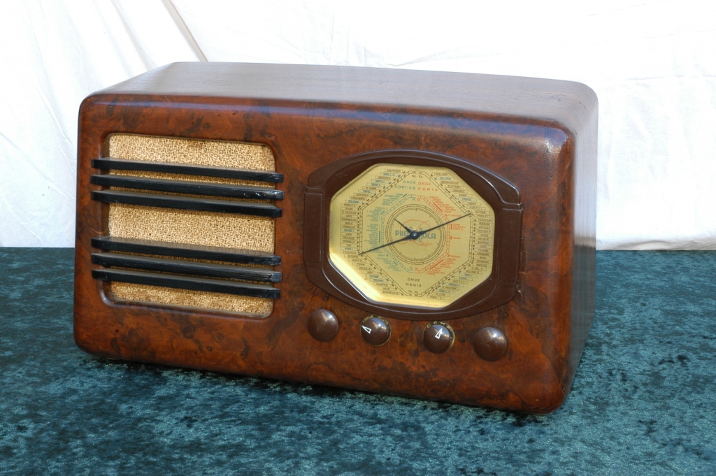 Radio Phonola mod..425
