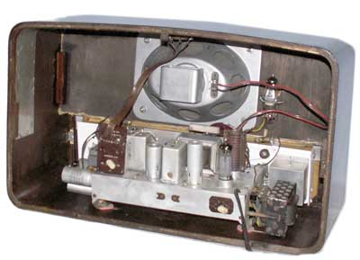Ricevitore Radioson R541 (Magnadyne) (Italia 1955/58)
Gamme: O.M./O.C.1-2-3/F.M.
Valvole: 6T26, 12P1, 6TD32, 25E2, EM80, 35F6, 38R3.
Altoparlante elettrodinamico.
Alimentazione: c.a 110-220 volt
